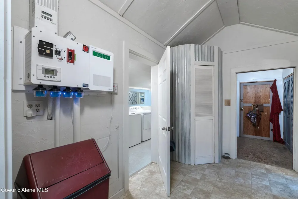 762 High Rd Sandpoint, ID 83864