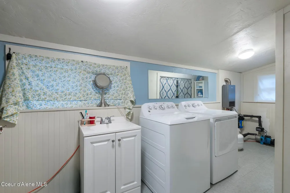 762 High Rd Sandpoint, ID 83864