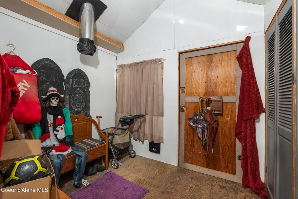 762 High Rd Sandpoint, ID 83864
