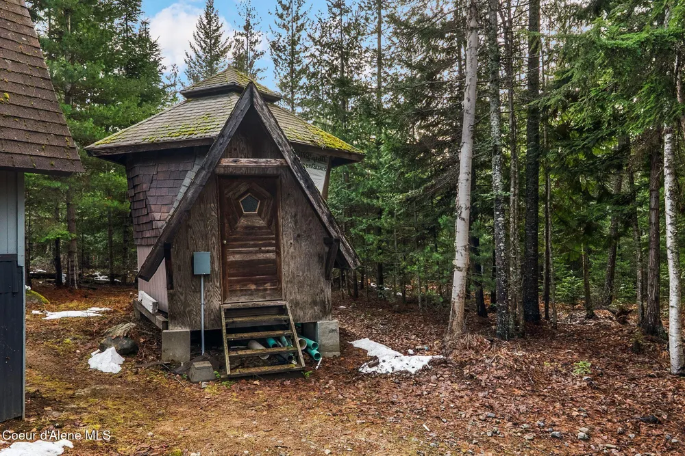 762 High Rd Sandpoint, ID 83864
