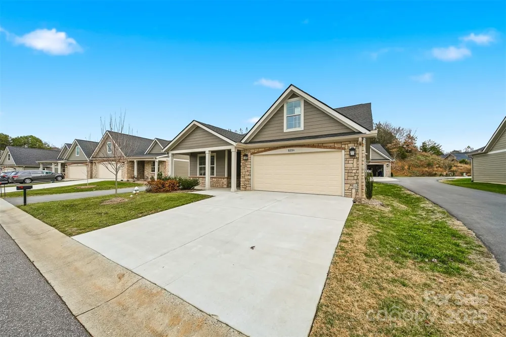 835A Wynnshire Drive Hickory, NC 28601