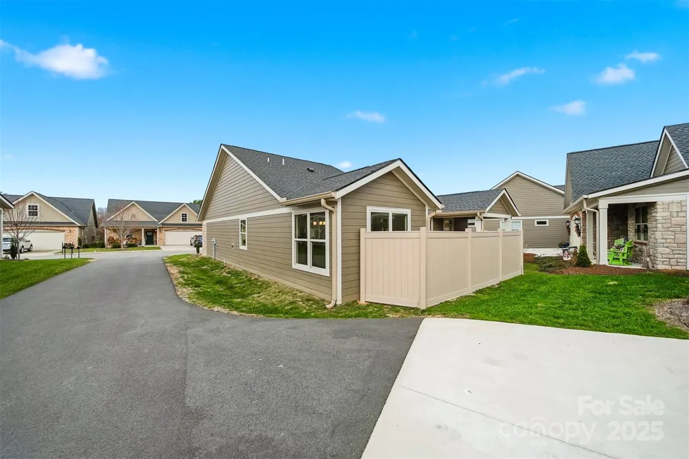 835A Wynnshire Drive Hickory, NC 28601