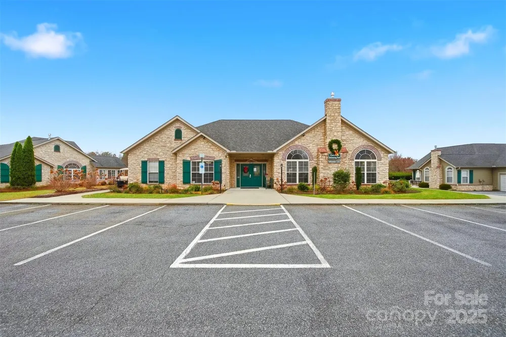 835A Wynnshire Drive Hickory, NC 28601