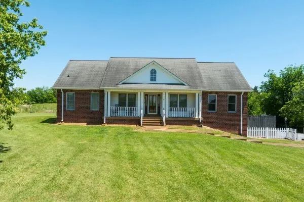 1224 Stop 30 Road Hendersonville, TN 37075