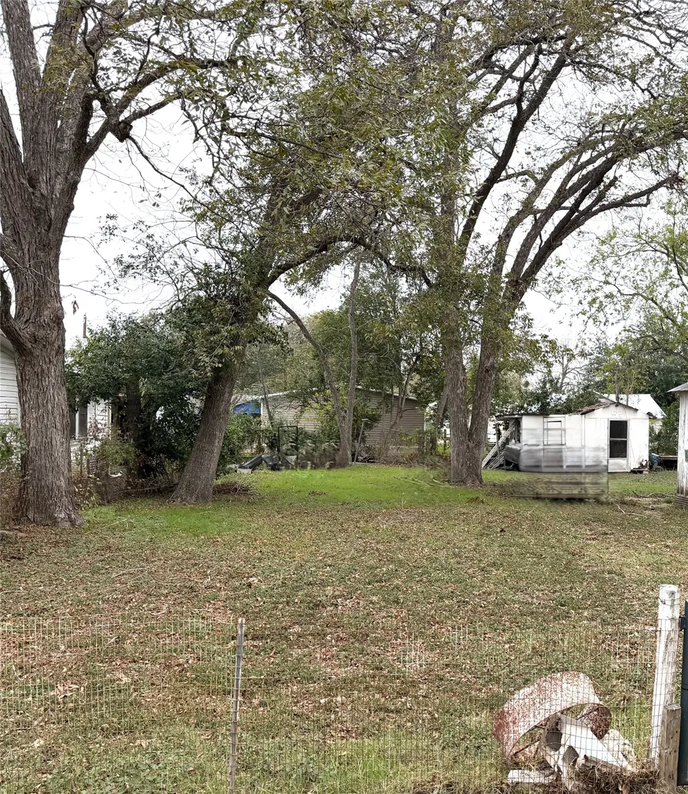 Persimmon Street Lockhart, TX 78644