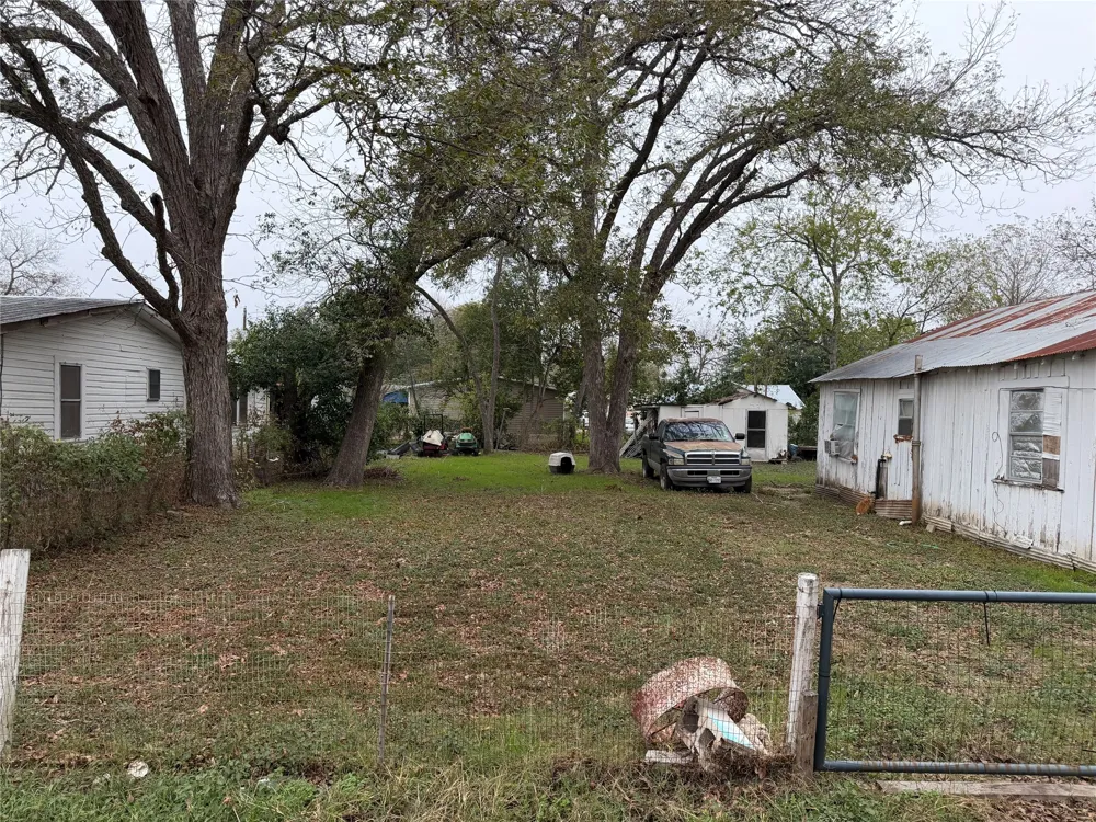 Persimmon Street Lockhart, TX 78644