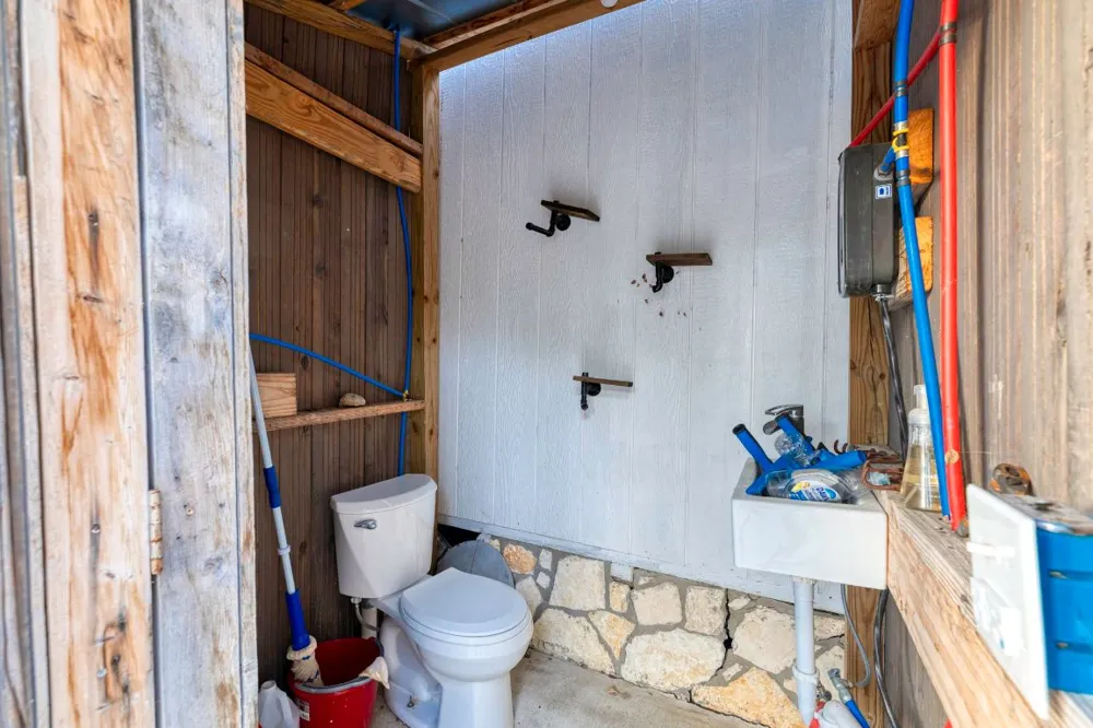 1501 Boggy Creek Road Lockhart, TX 78644