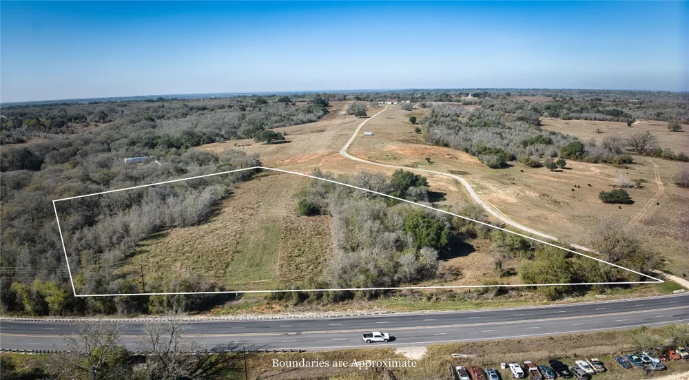 6635 S US HIGHWAY 183 Lockhart, TX 78644