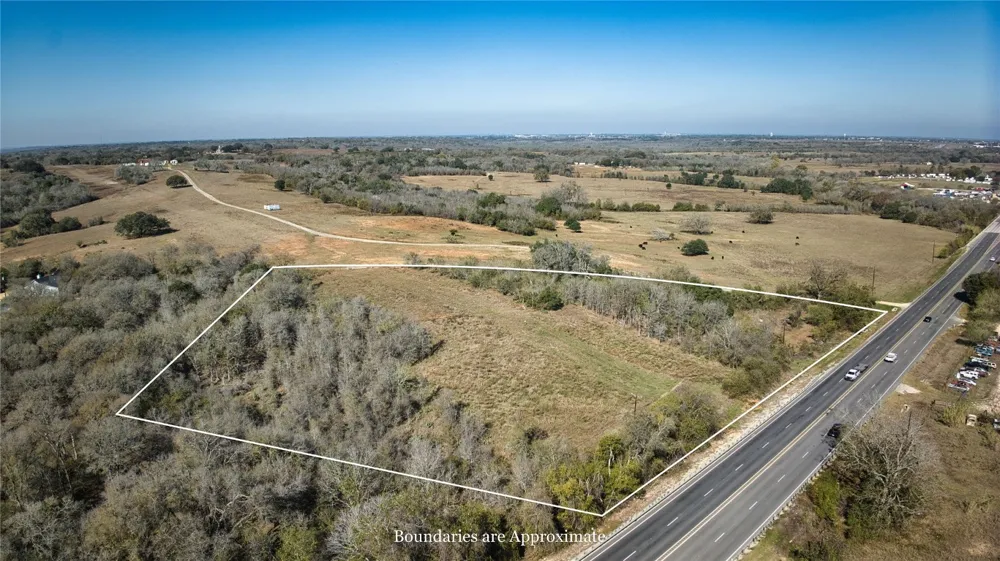 6635 S US HIGHWAY 183 Lockhart, TX 78644