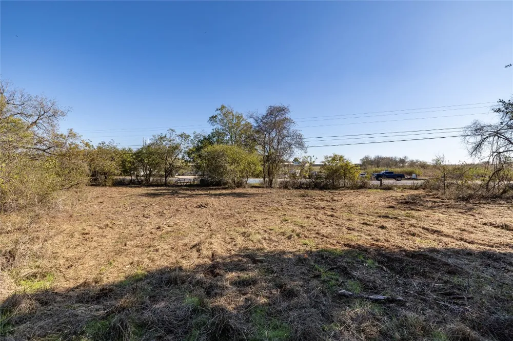6635 S US HIGHWAY 183 Lockhart, TX 78644