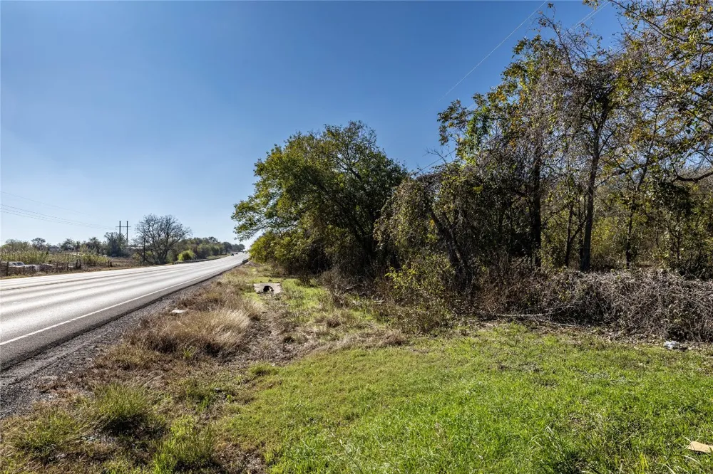 6635 S US HIGHWAY 183 Lockhart, TX 78644