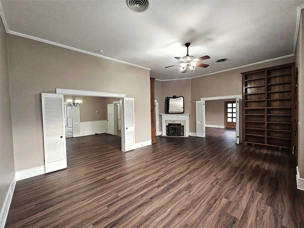 511 E Farrar Street Groesbeck, TX 76642