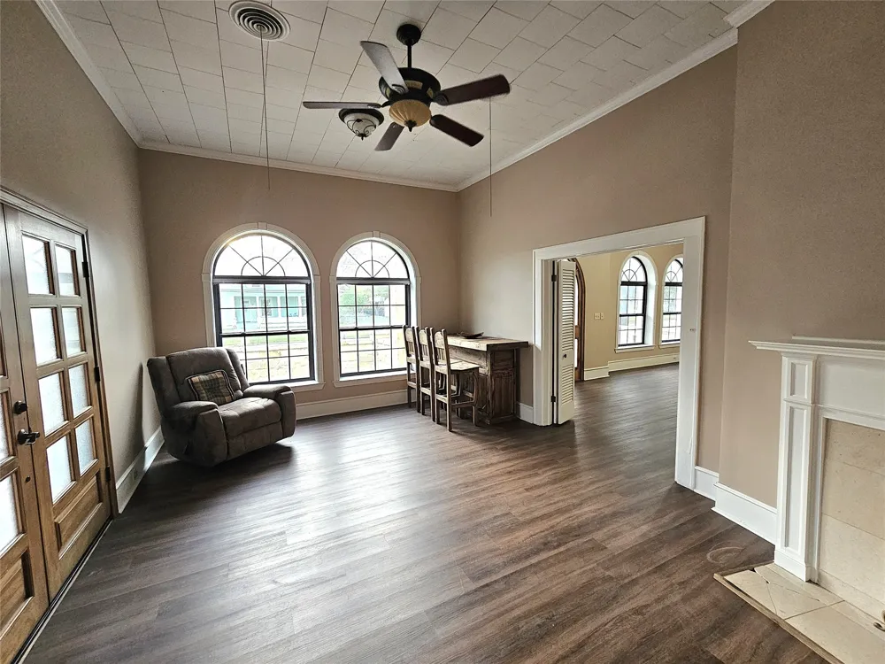 511 E Farrar Street Groesbeck, TX 76642