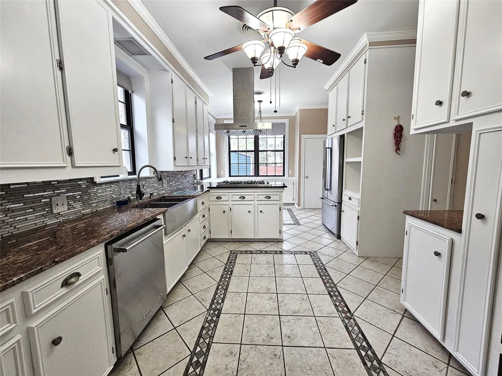 511 E Farrar Street Groesbeck, TX 76642