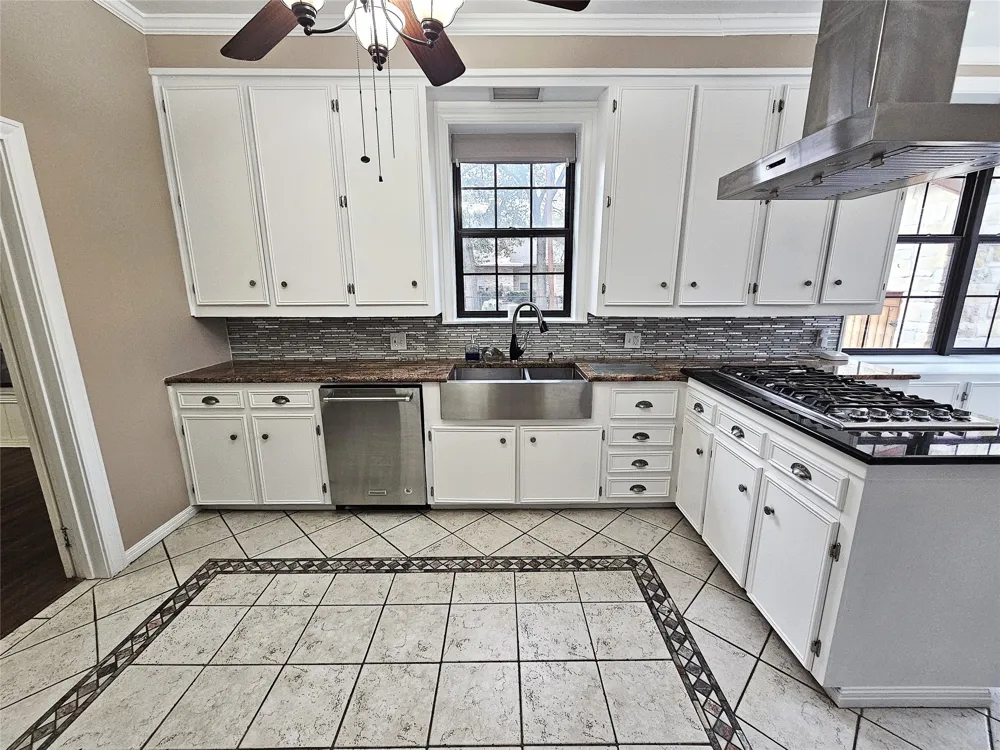 511 E Farrar Street Groesbeck, TX 76642