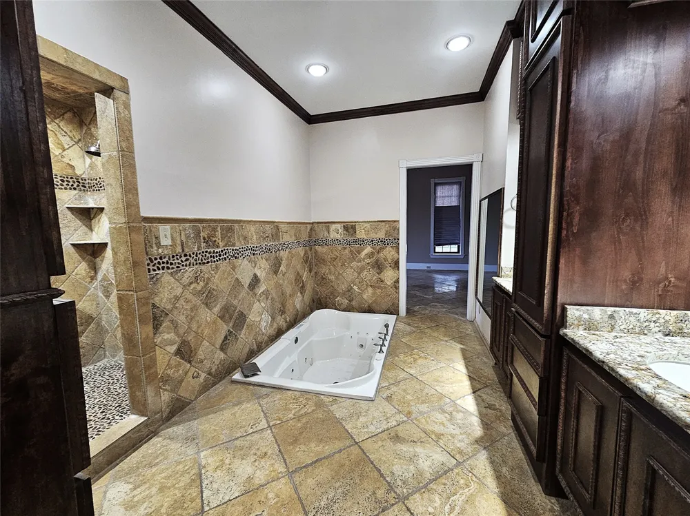511 E Farrar Street Groesbeck, TX 76642