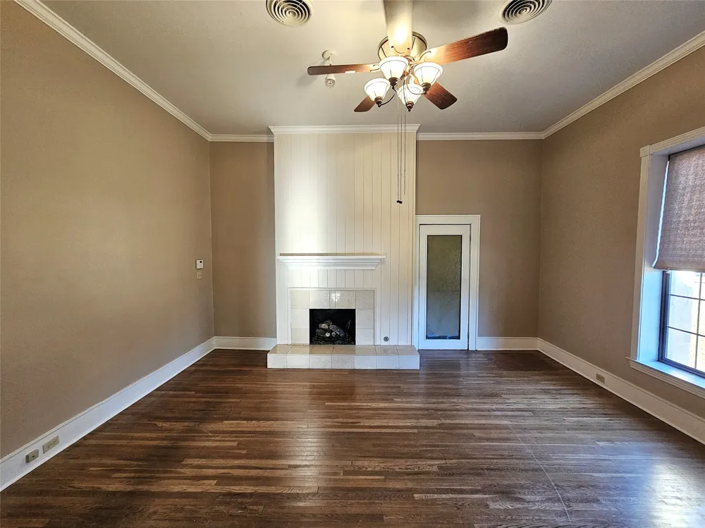 511 E Farrar Street Groesbeck, TX 76642