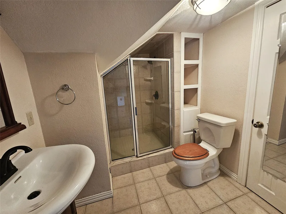511 E Farrar Street Groesbeck, TX 76642