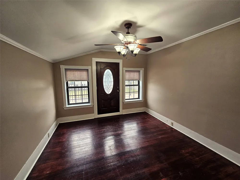 511 E Farrar Street Groesbeck, TX 76642