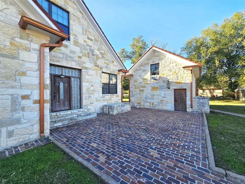 511 E Farrar Street Groesbeck, TX 76642