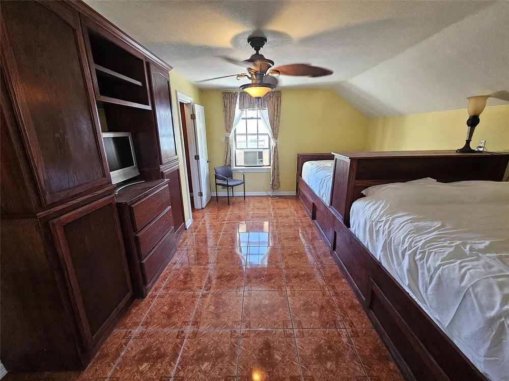 511 E Farrar Street Groesbeck, TX 76642