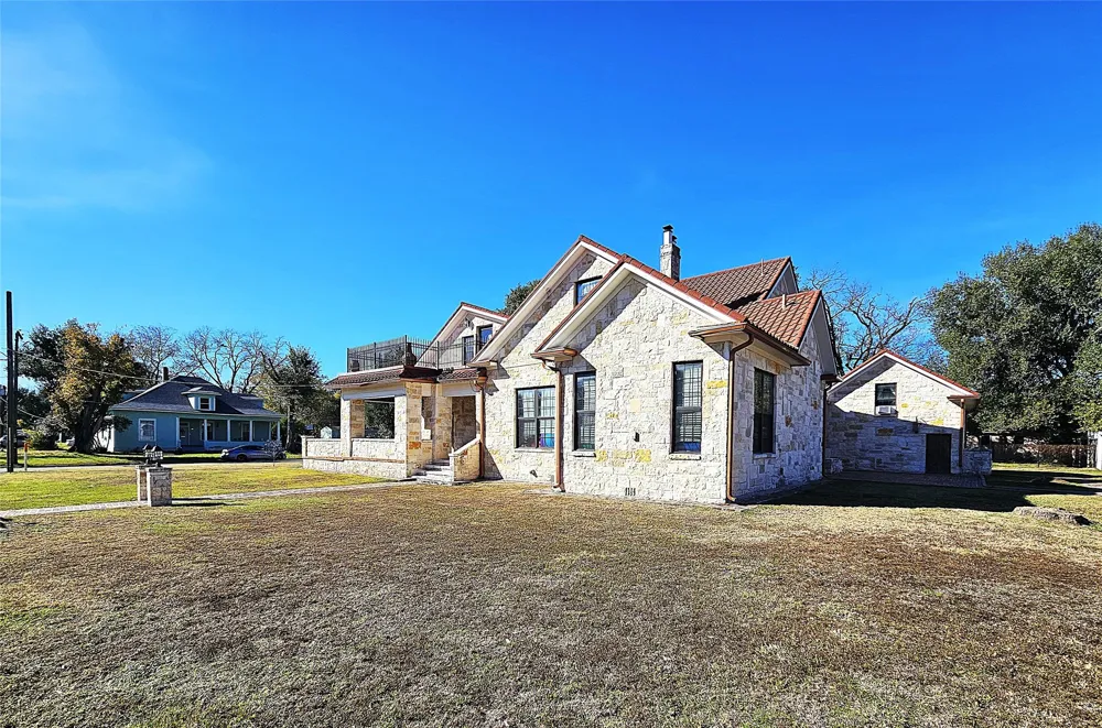 511 E Farrar Street Groesbeck, TX 76642