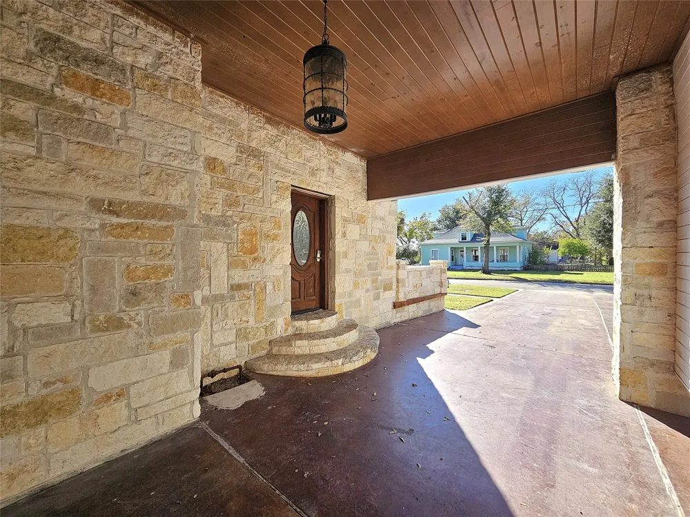 511 E Farrar Street Groesbeck, TX 76642