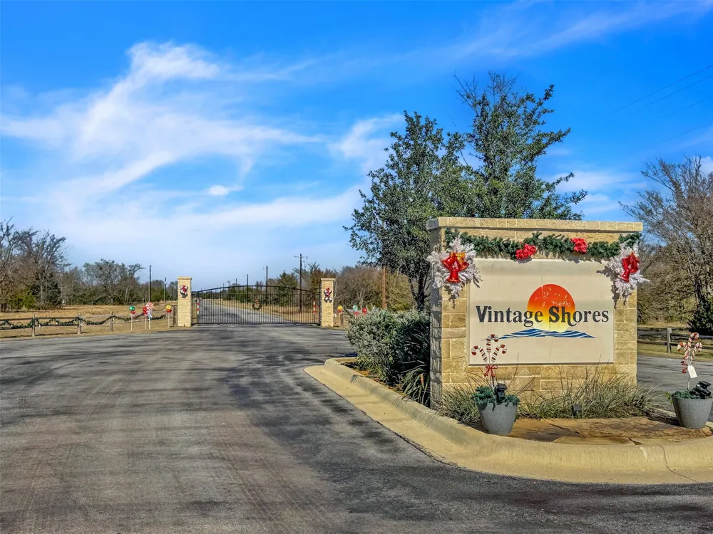 723 Vintage Shores Drive East Tawakoni, TX 75472