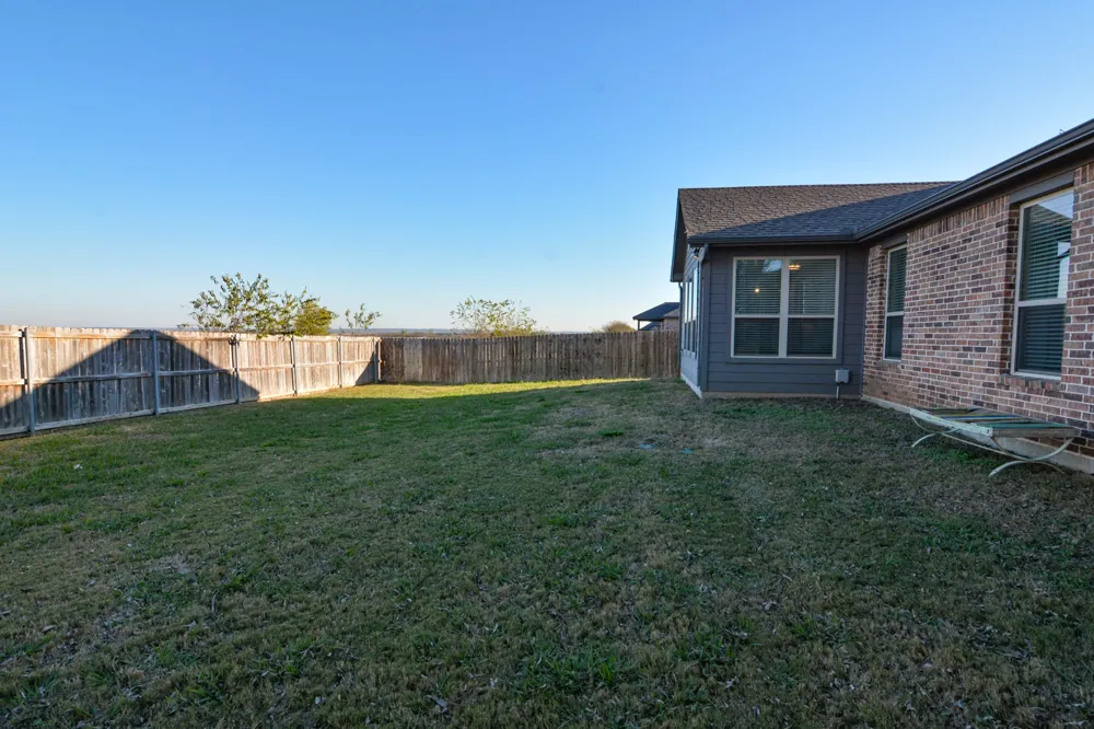 601 Mathew Street Grandview, TX 76050