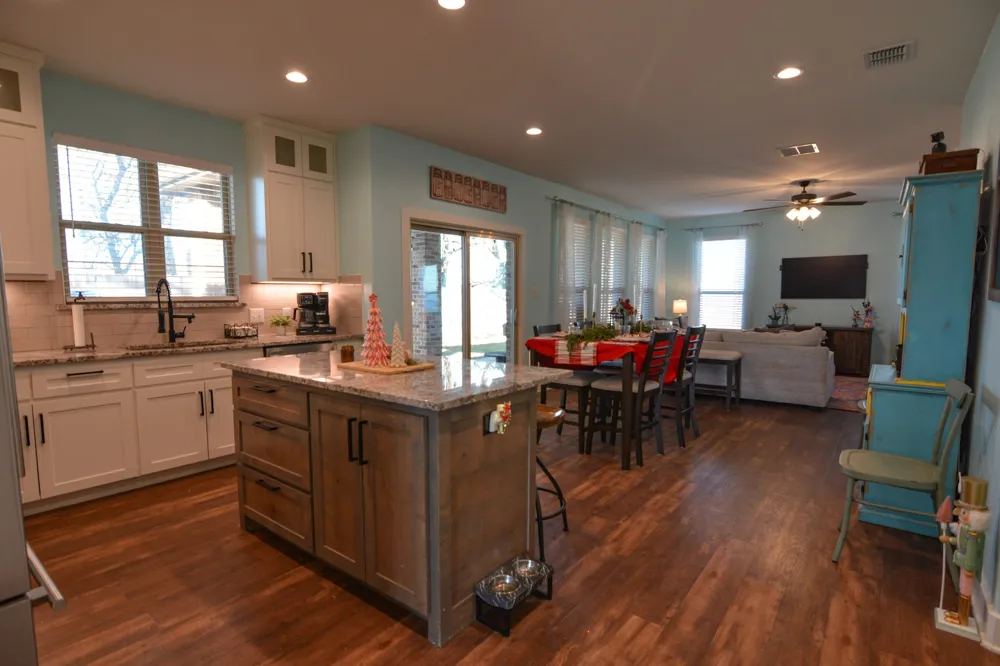601 Mathew Street Grandview, TX 76050