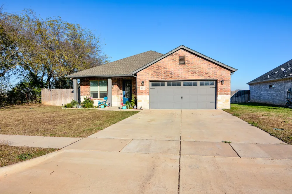 601 Mathew Street Grandview, TX 76050