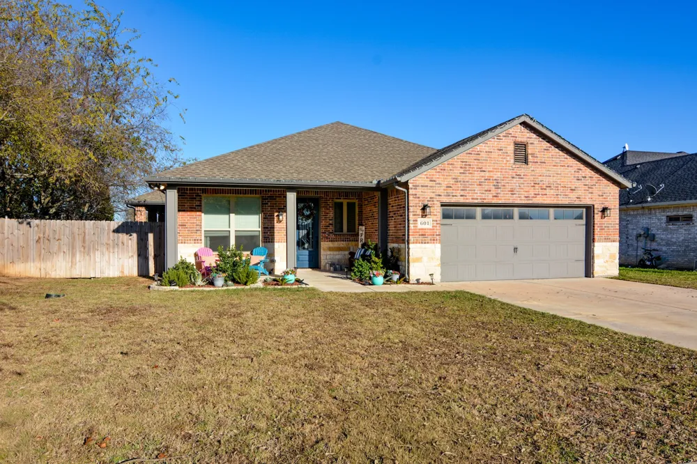 601 Mathew Street Grandview, TX 76050