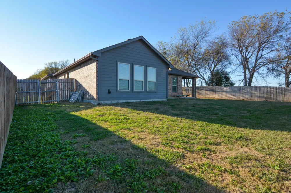 601 Mathew Street Grandview, TX 76050