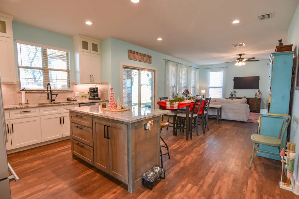 601 Mathew Street Grandview, TX 76050