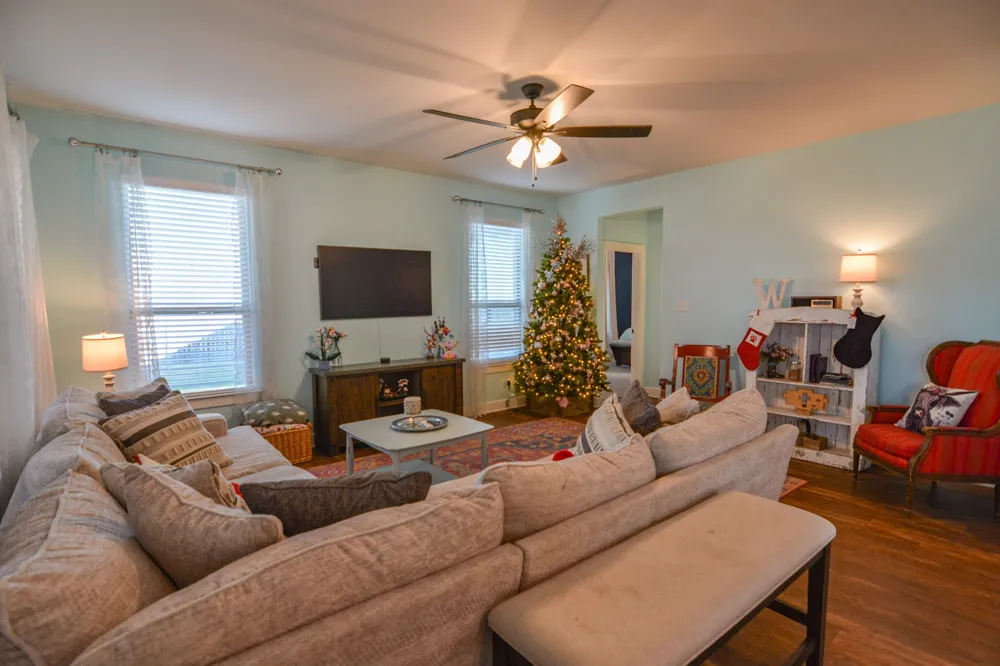601 Mathew Street Grandview, TX 76050