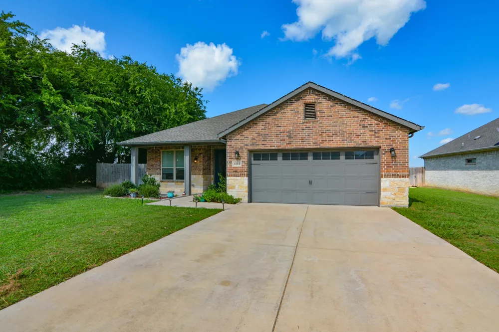 601 Mathew Street Grandview, TX 76050