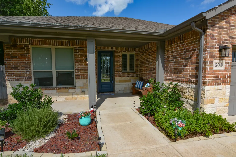 601 Mathew Street Grandview, TX 76050