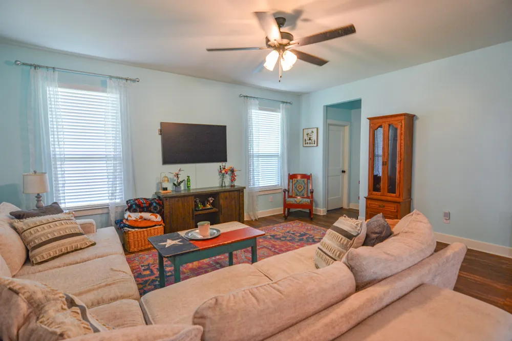601 Mathew Street Grandview, TX 76050