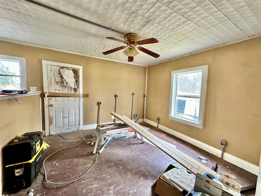 6049 Farm Road 3236 Dike, TX 75437