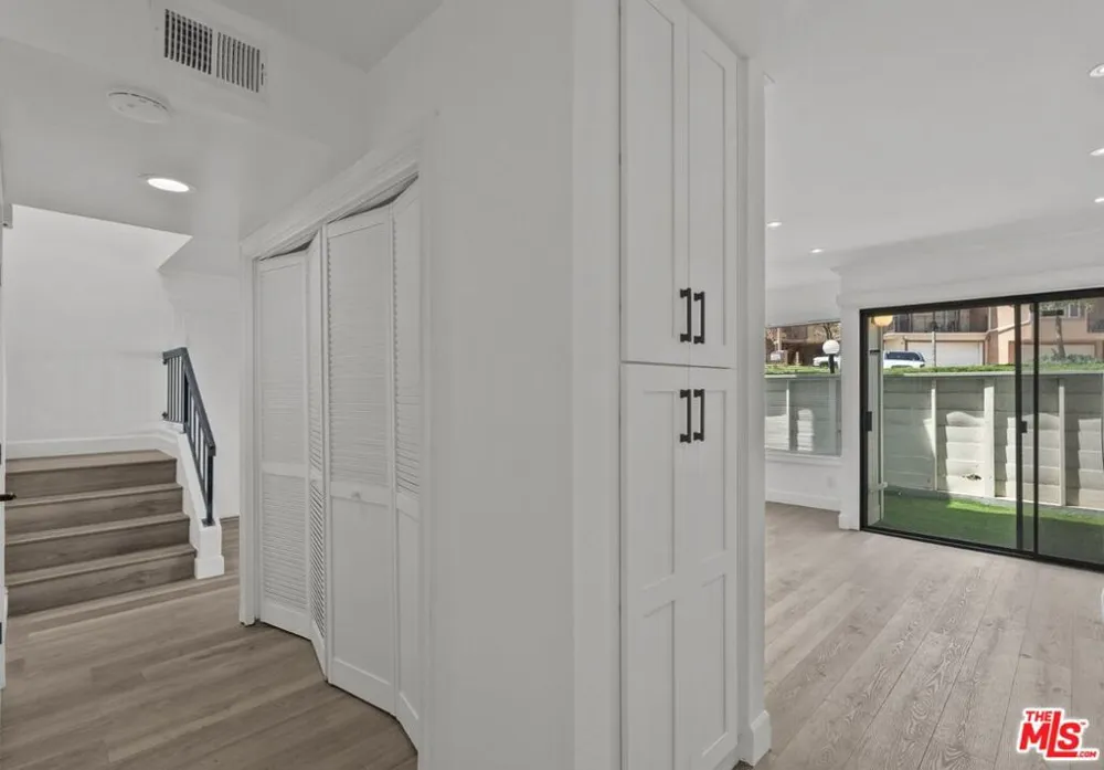 10500 Sunland Boulevard #4 Sunland, CA 91040