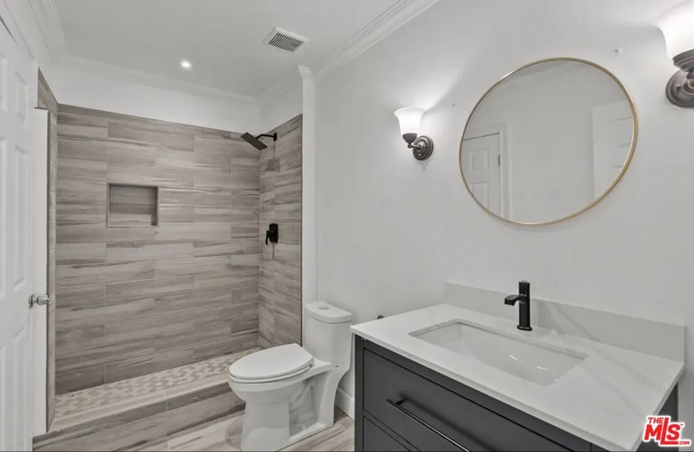 10500 Sunland Boulevard #4 Sunland, CA 91040