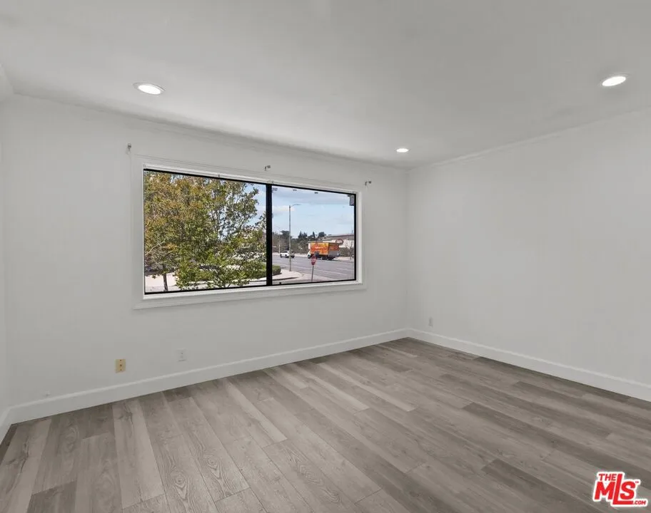 10500 Sunland Boulevard #4 Sunland, CA 91040