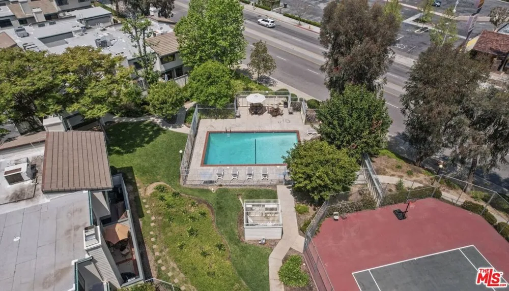 10500 Sunland Boulevard #4 Sunland, CA 91040