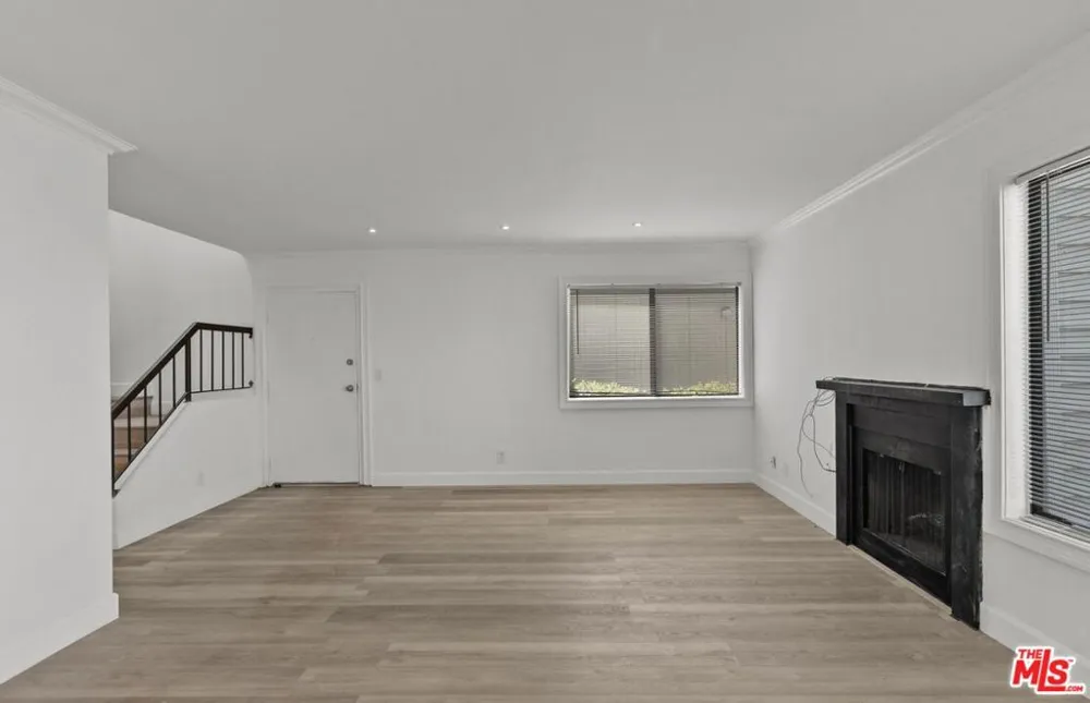 10500 Sunland Boulevard #4 Sunland, CA 91040
