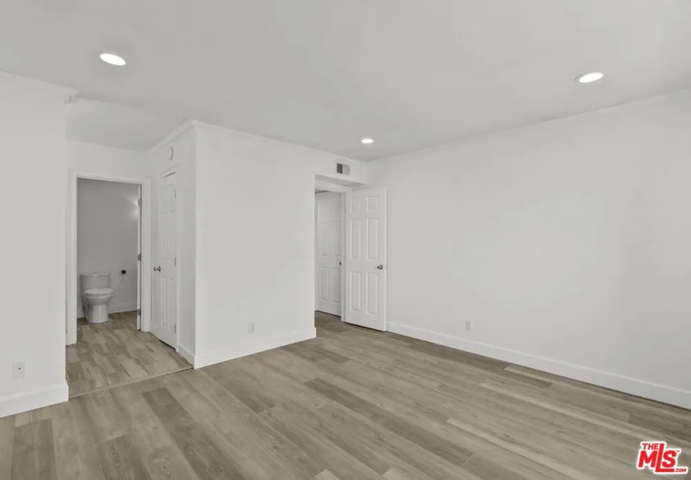 10500 Sunland Boulevard #4 Sunland, CA 91040