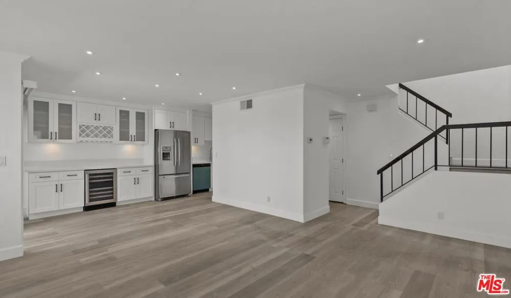 10500 Sunland Boulevard #4 Sunland, CA 91040