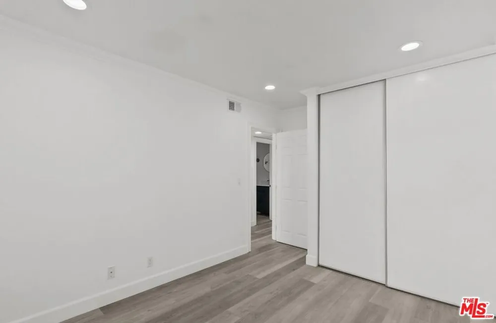 10500 Sunland Boulevard #4 Sunland, CA 91040