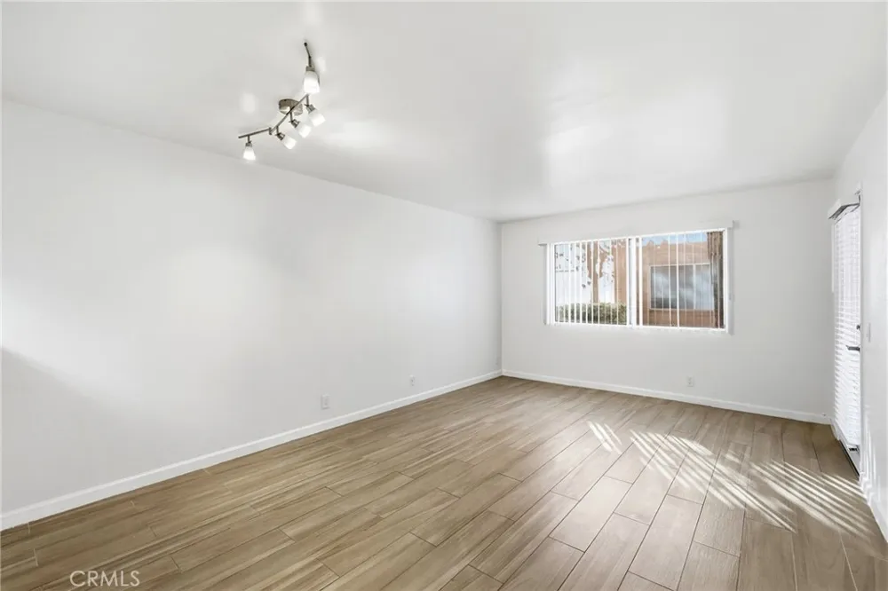 12601 Van Nuys #111 Pacoima, CA 91331