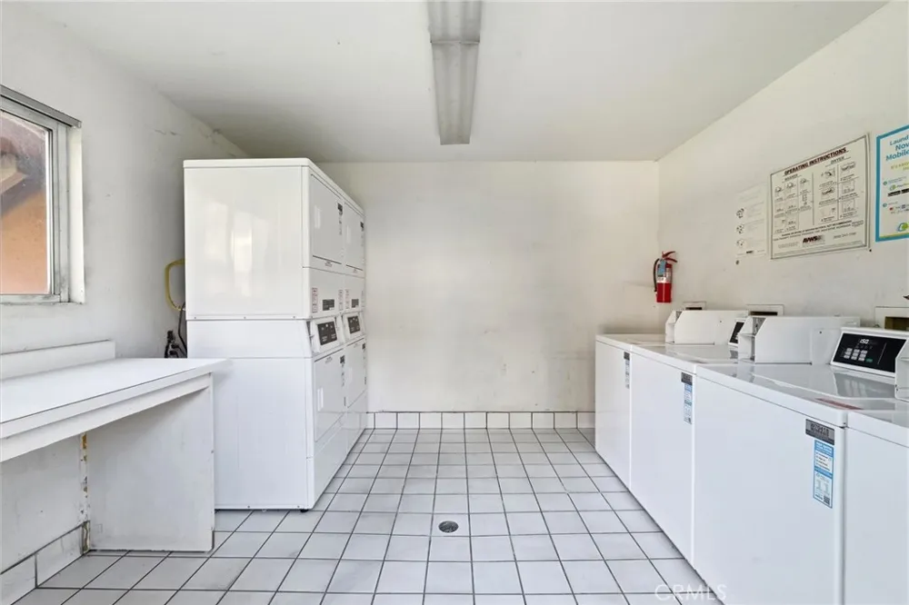 12601 Van Nuys #111 Pacoima, CA 91331