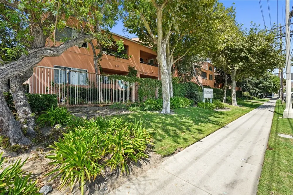 12601 Van Nuys #111 Pacoima, CA 91331